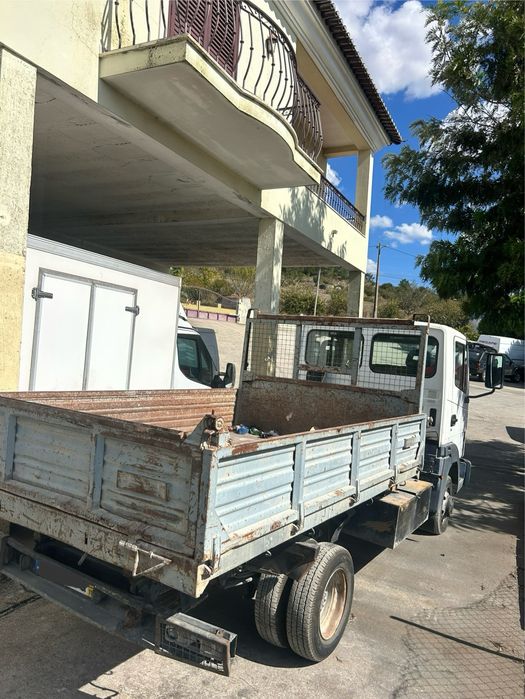 Nissan Atleon tri basculante 40 mil km