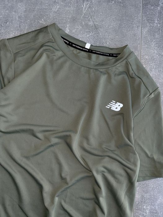 Зеленая спортивная фуболка new balance