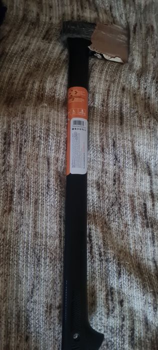 Siekiera Fiskars nowa do drewna