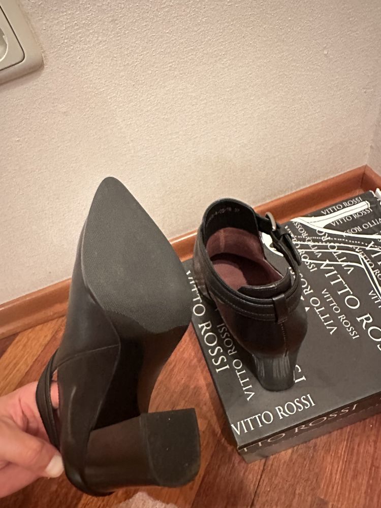 Жіночі оригінальні шкіряні чоботи Vitto Rossi