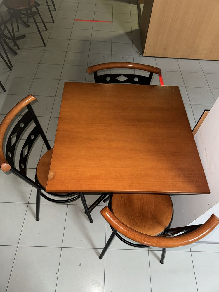 Vendo mesas e cadeiras