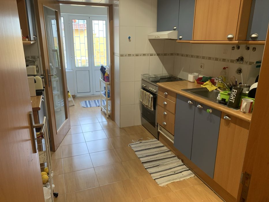 Quarto na Encarnação perto Metro