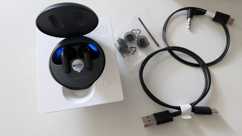 Бездротові навушники LG Tone Free T90Q працює тільки лівий