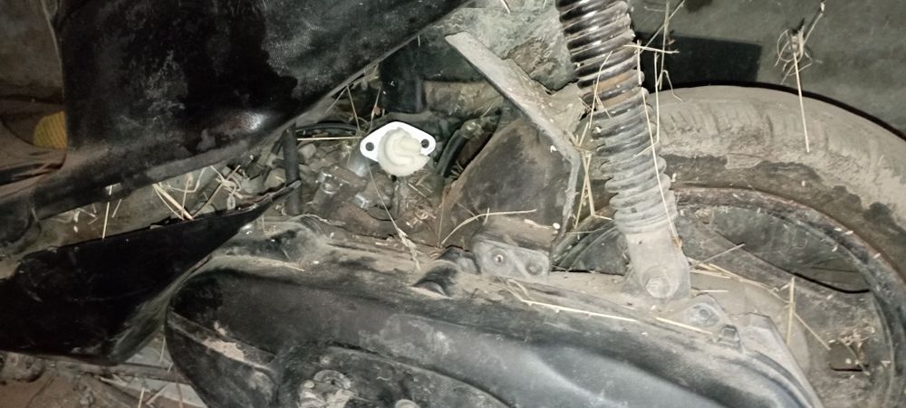 Продам 2 скудери по ціні 1 Хонда діо аф34 і сузуці лец 2