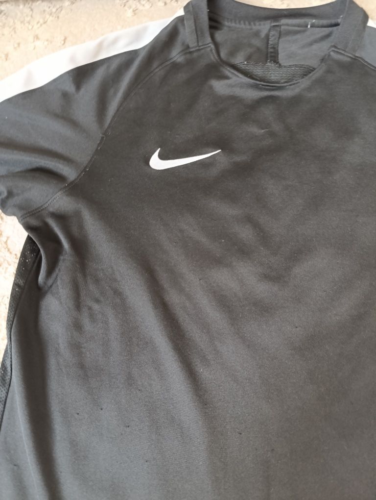 Podkoszulek koszulka męska siłownia bieganie Nike dziurki m