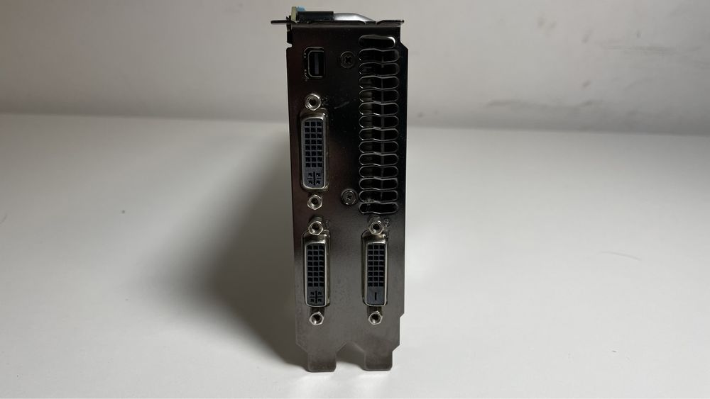 Відеокарта Geforce GTX 690