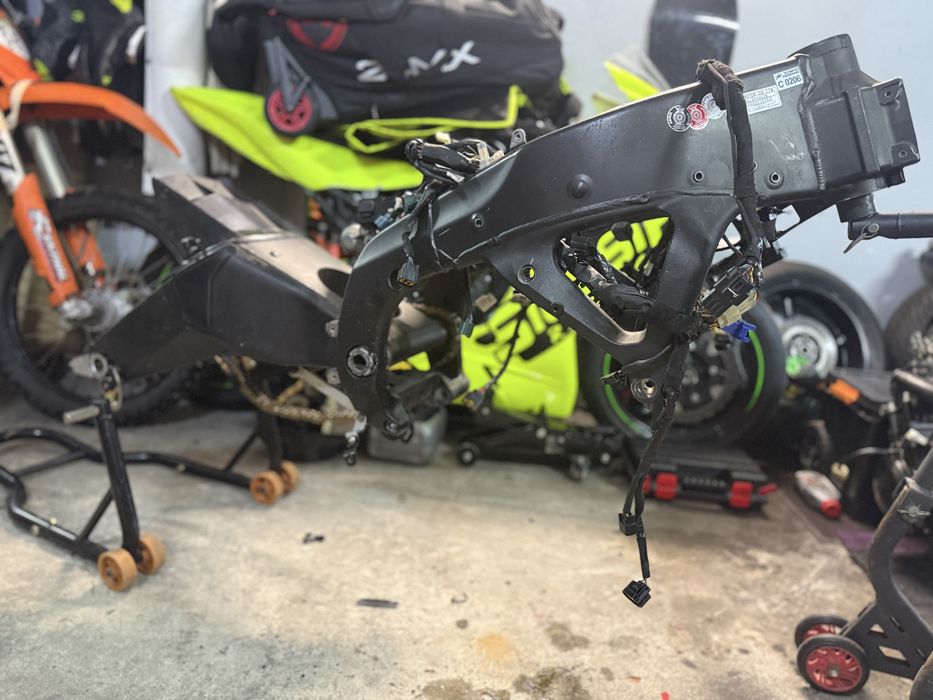 Rama z wahaczem i wiązka Yamaha R6 RJ11 15 27
