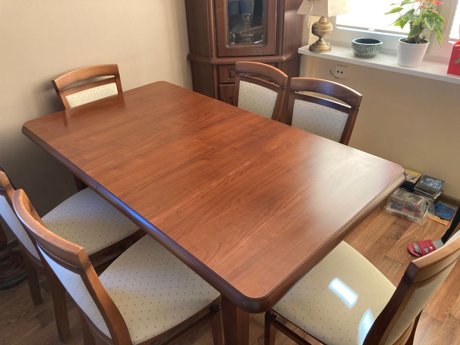 Stół  6 krzeseł kolor orzech