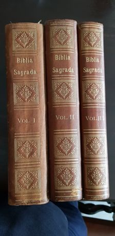 Vendo biblia em 3 volumes muito antiga em muito bom estado