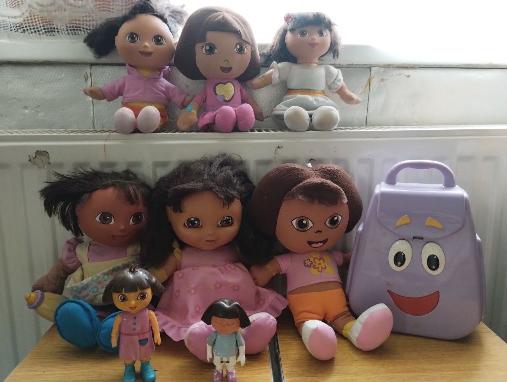 Dora: mówiące lalki, śpiewający plecak