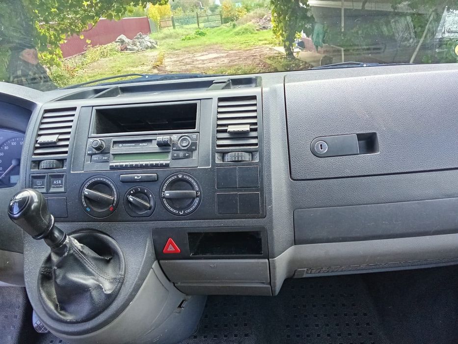 Volkswagen T5 чекає нового власника