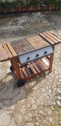 Barbecue a gas em bom estado