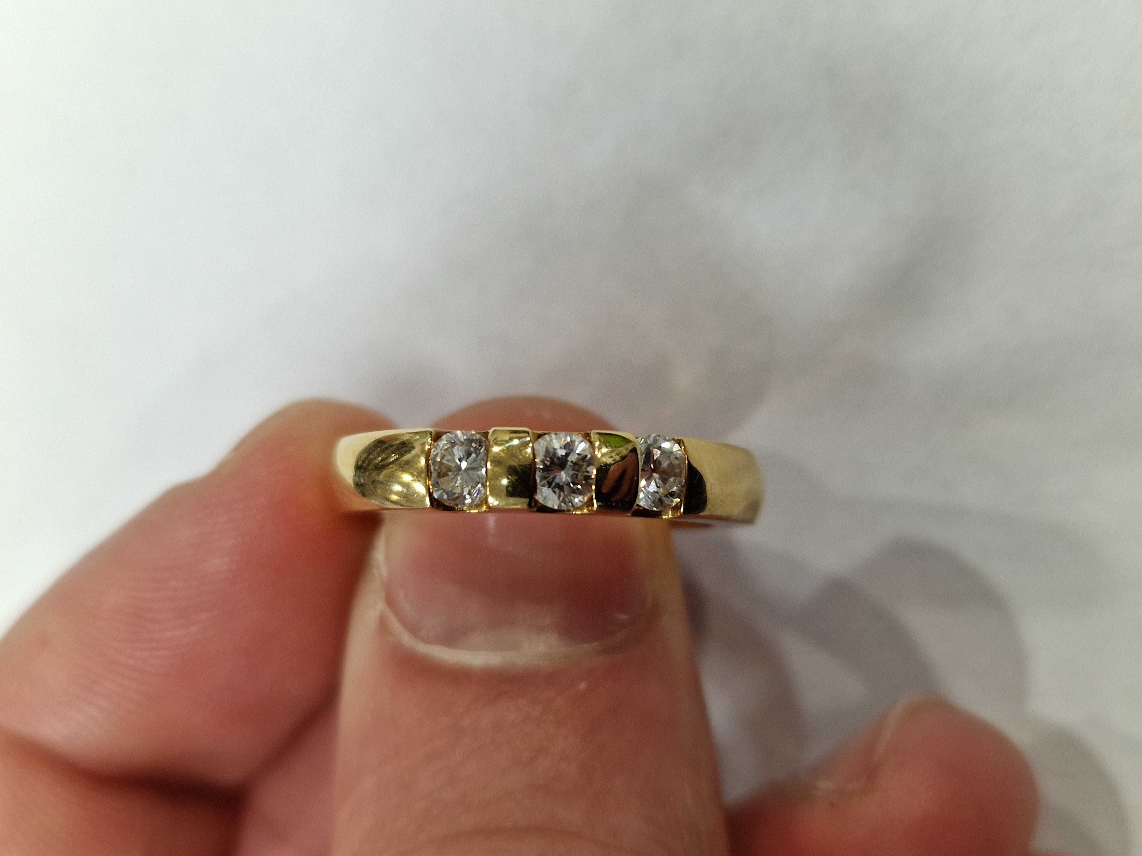Złoty pierścionek/ obrączka/ 750/ 9.02 gram/ R14/ 0.50 CT/ XX wiek