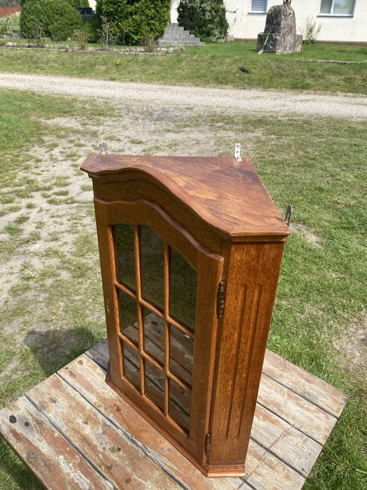 Witryna narożna wisząca