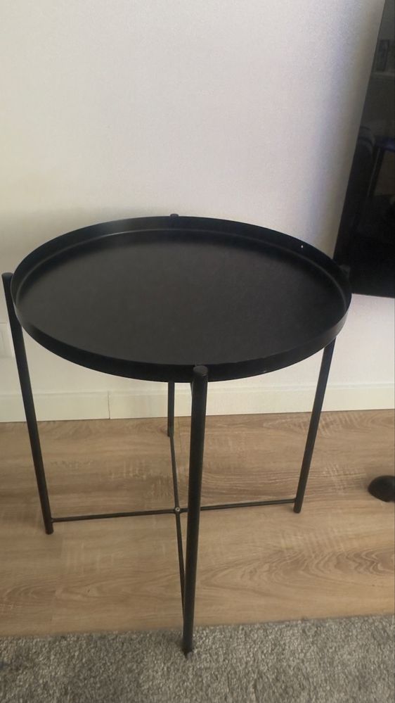 Mesa preta ikea,ideal para sala.