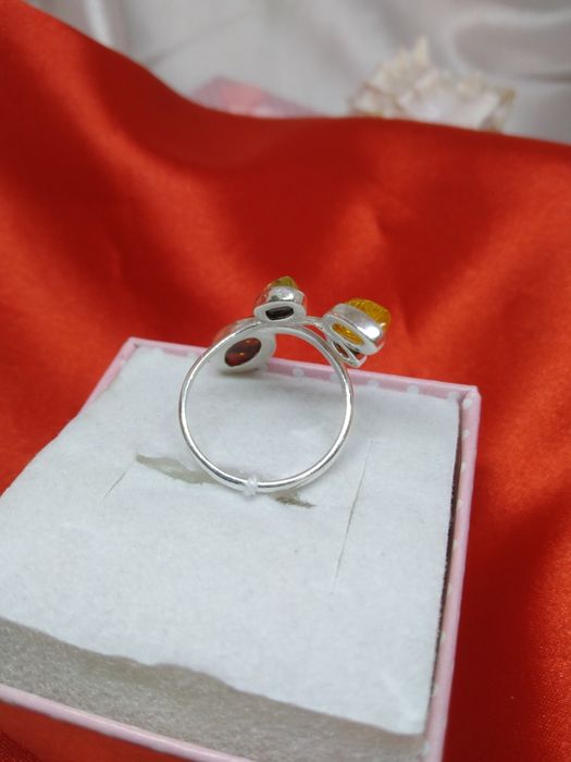 Piękny srebrny pierścionek z bursztynem kolorowym, srebro925, r. 14