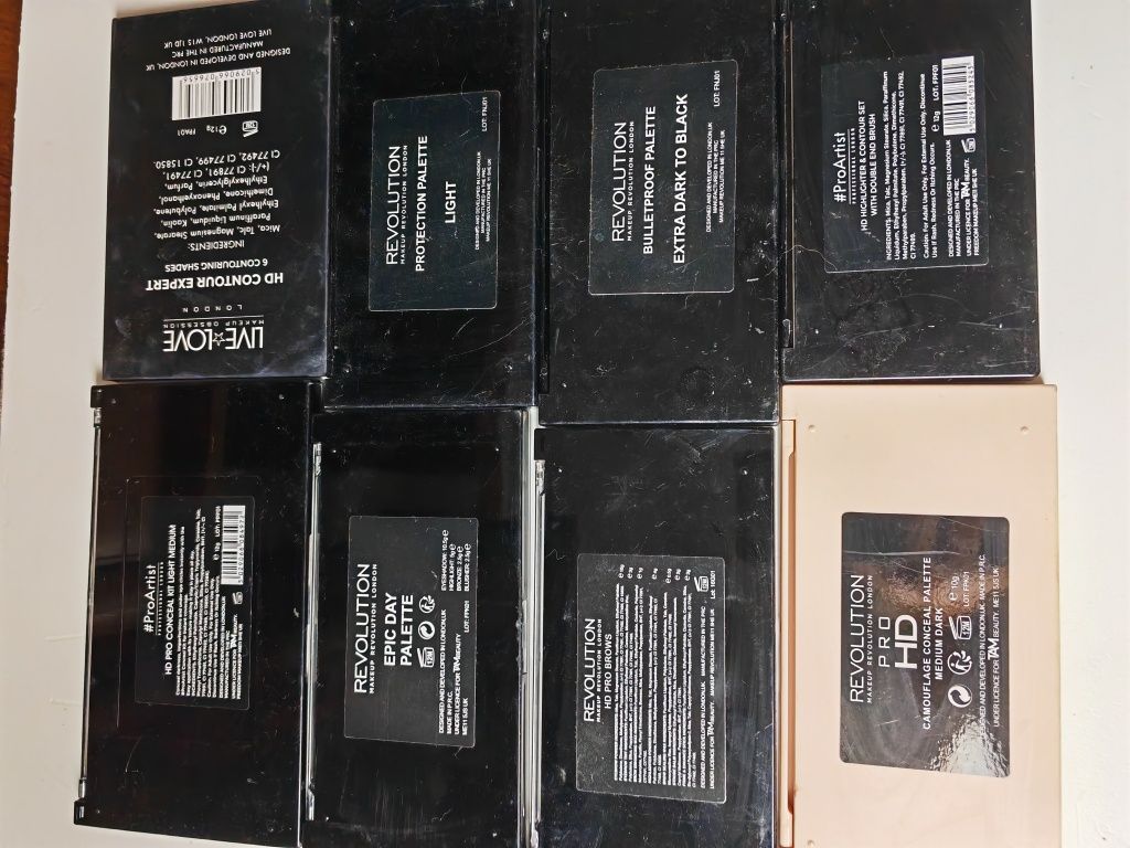Zestaw kosmetyków makeup revolution feedom + Komplet pędzli