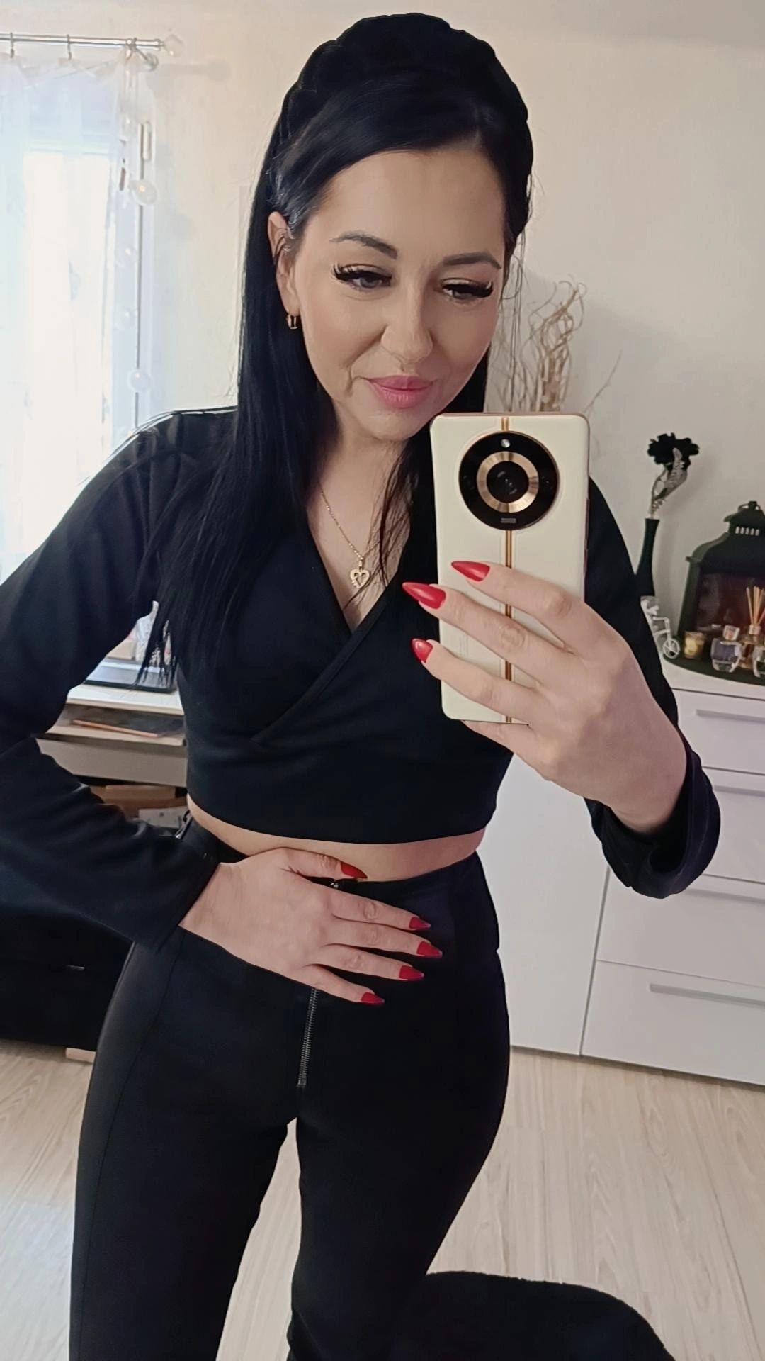 Krótka bluzka crop elegancka kobieca 
Boohoo 
Rozmiar XS