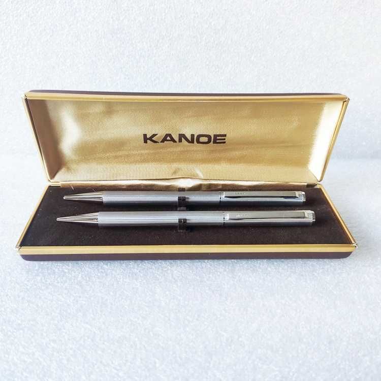 Estojo com Caneta (sem recarga) e Lapiseira em cromado da marca Kanoe