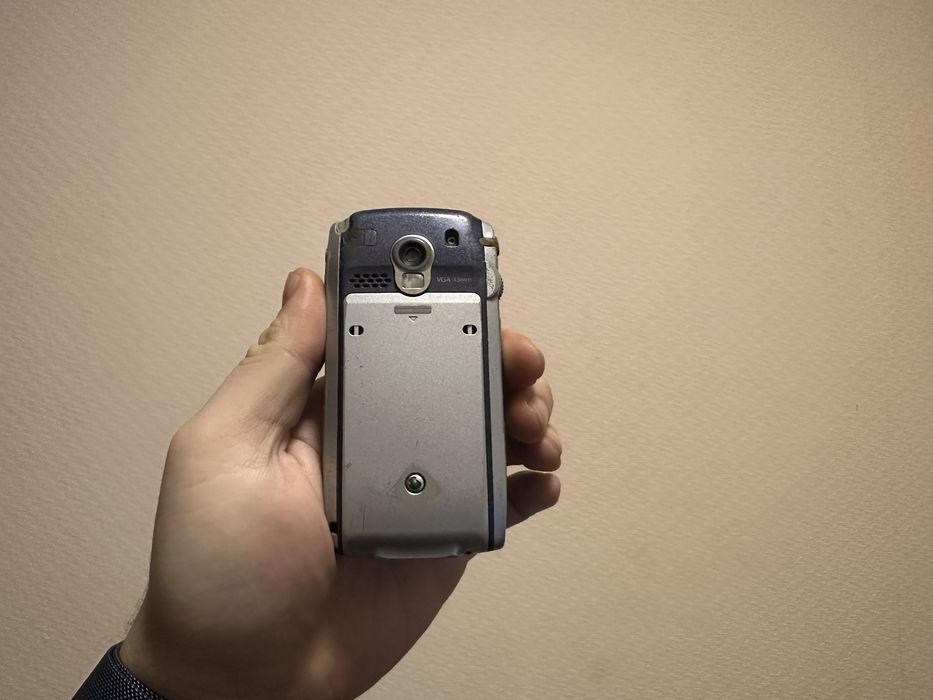 На деталі sony ericsson p900