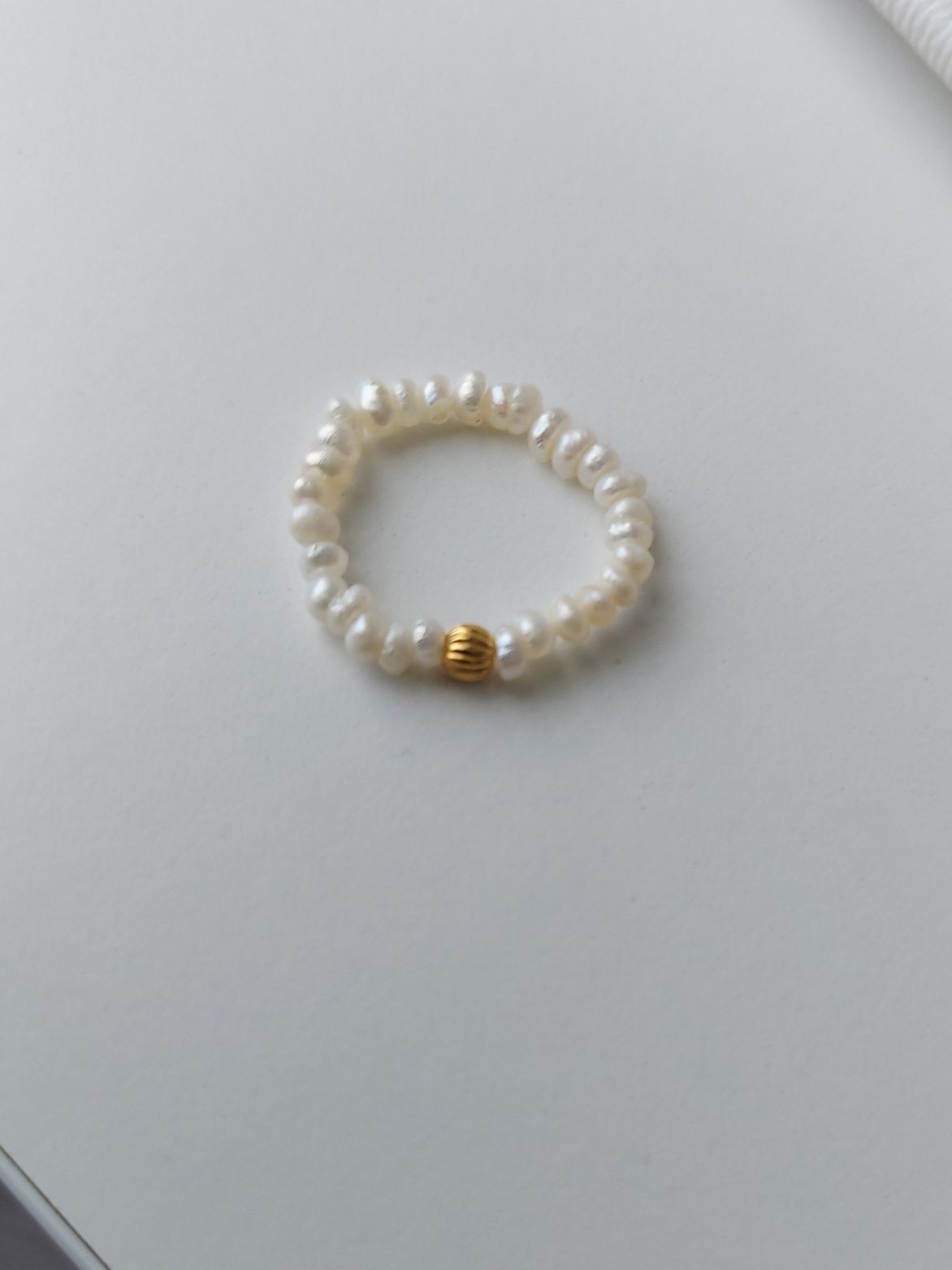 Pierścionek elastyczny perły naturalne srebro pozłacane