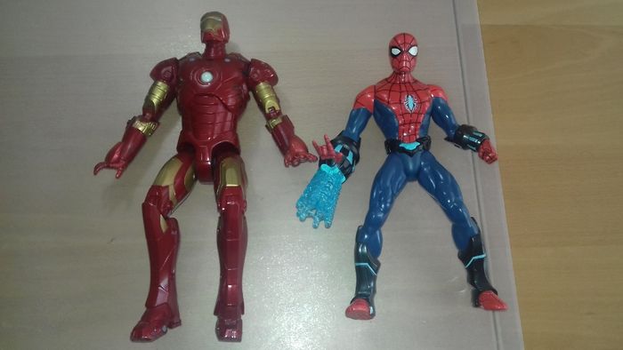 Homem de Ferro, Hulk e Spiderman Vingadores - Hasbro com luz e som