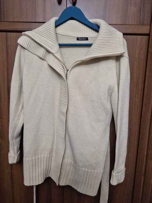 Шерстеная натуральная теплая уютная кофта фирмы Talasa