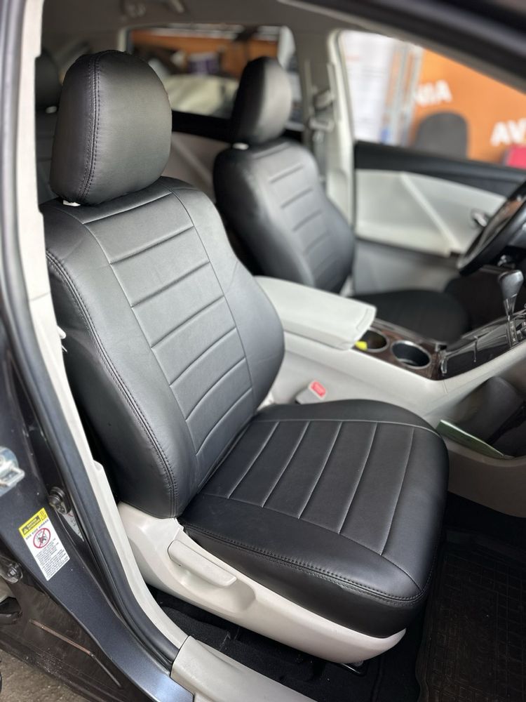 Модельні авточохли на Toyota Venza