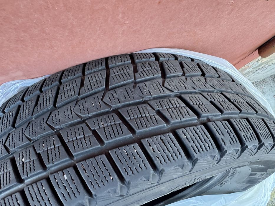 Продам комплект шин Nexen Winguard Ice SUV 225/65 R17 102Q