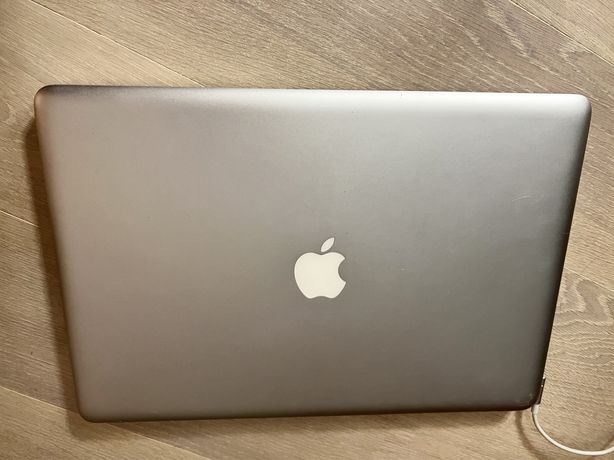 MacBook Pro 15’ apple laptop srebrny dodatkowa pamiec