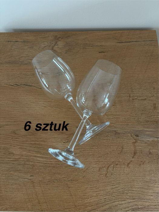 Kieliszki do wina, szkło bezbarwne