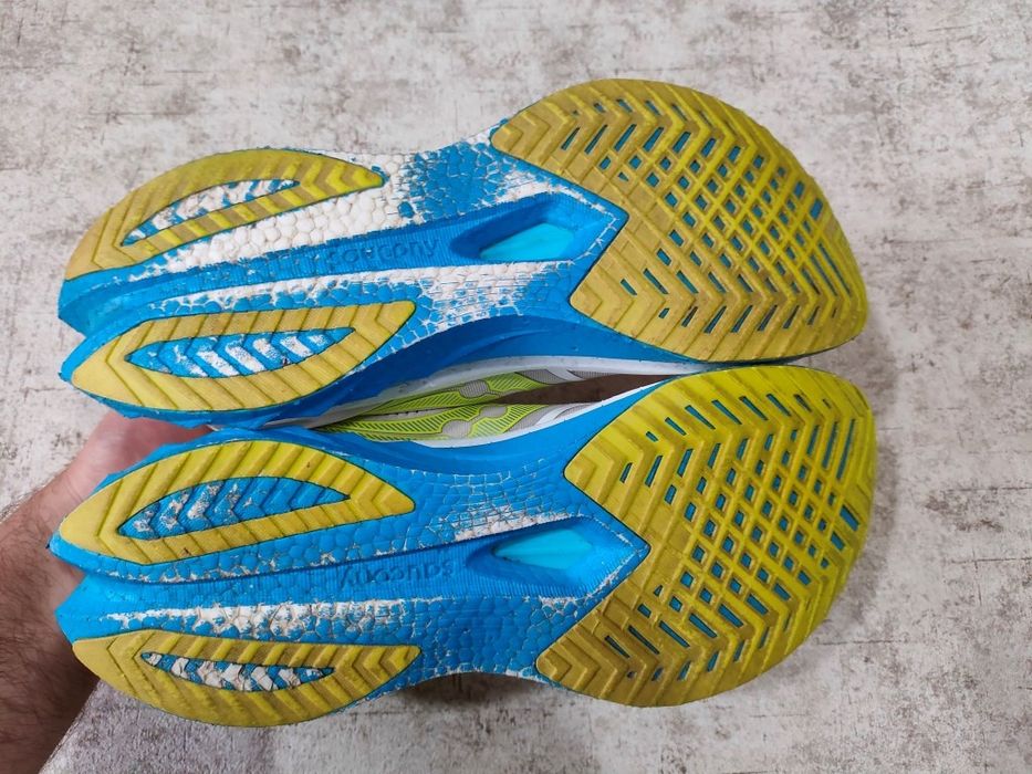 Кросівки Saucony Endorphin Speed 4 р-45 оригінал бігові кроссовки