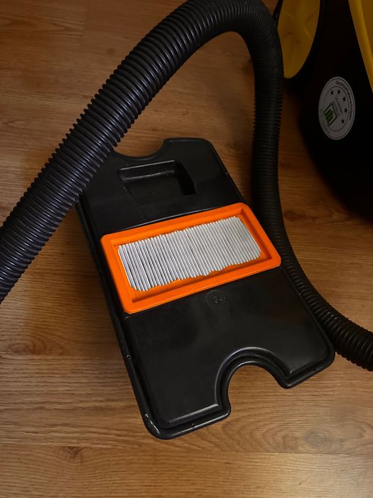 Пилосос Kärcher.