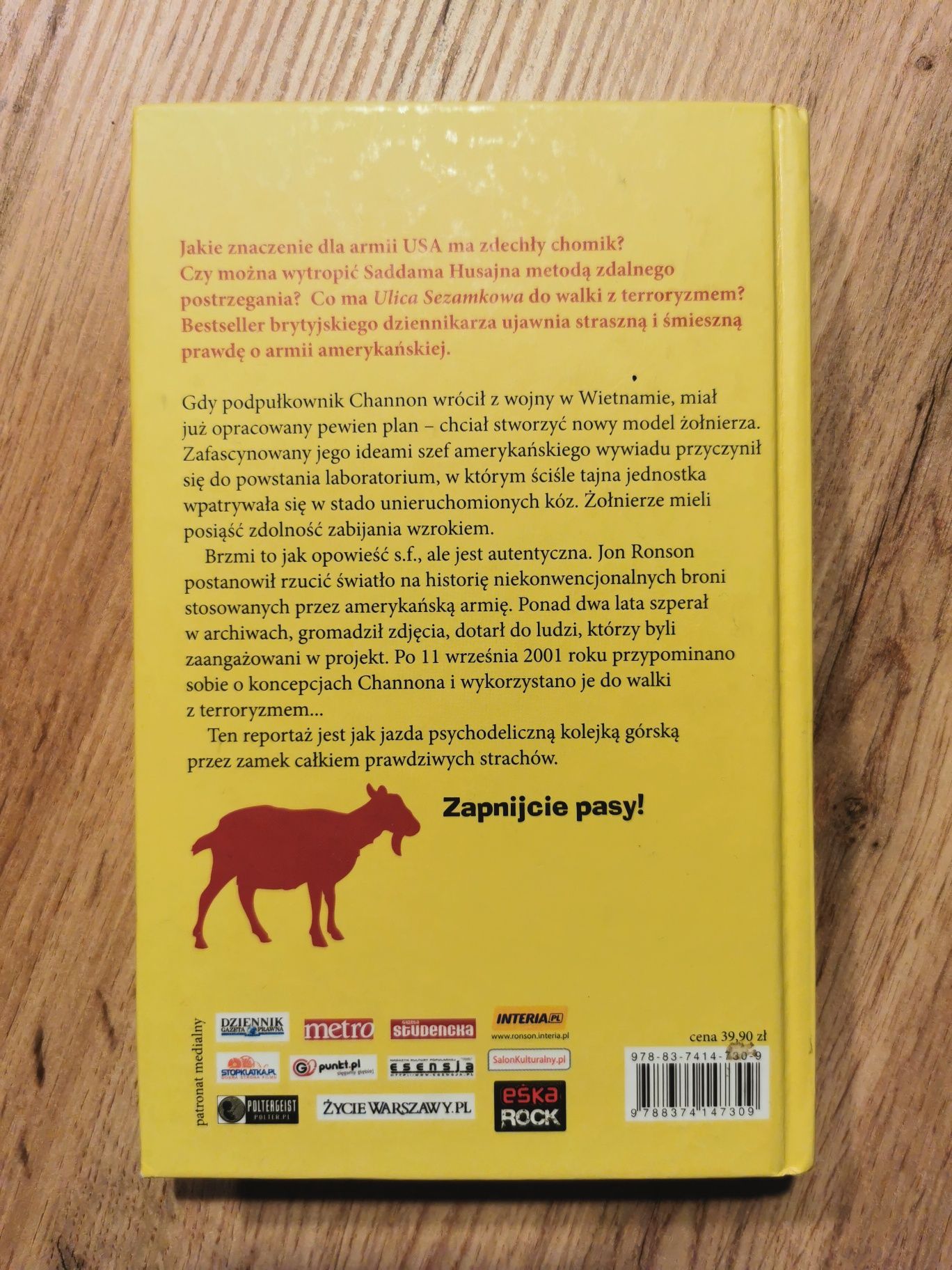 Jon Ronson - Człowiek który gapił się na kozy - Książka, powieść.