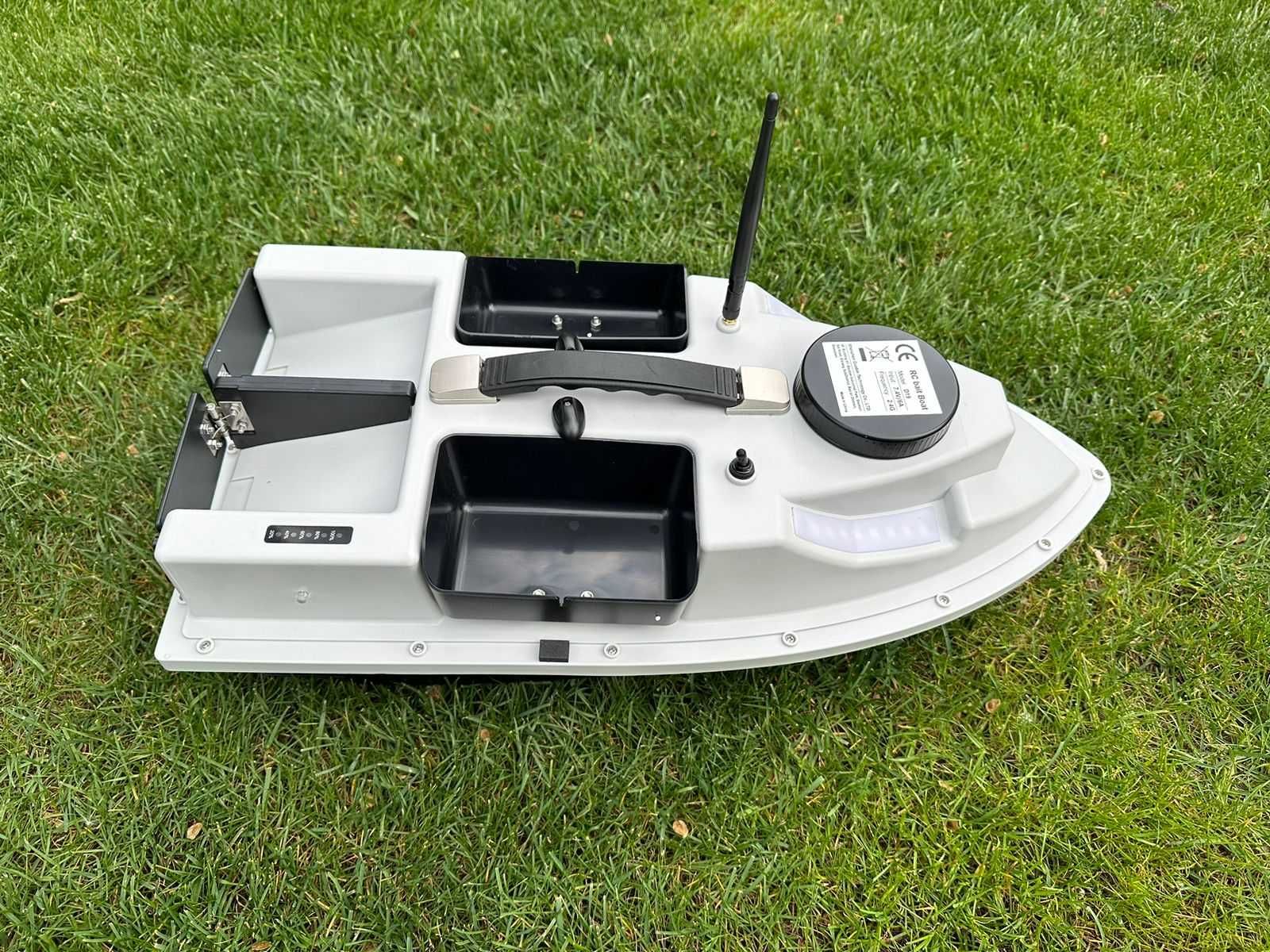 Nowa karpiowa łódka zanętową Flytec D19 GPS White