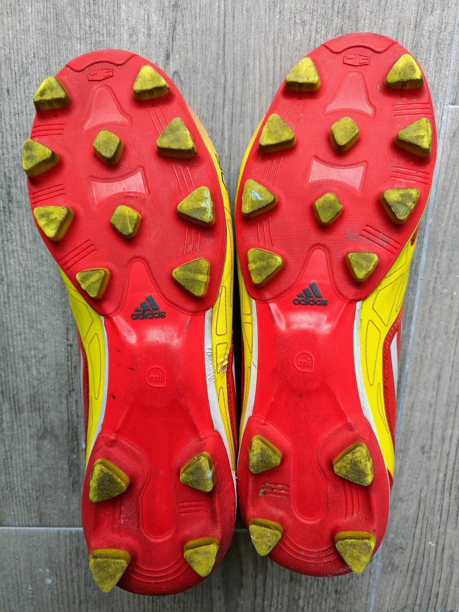 Chuteira profissional Rara Adidas F50