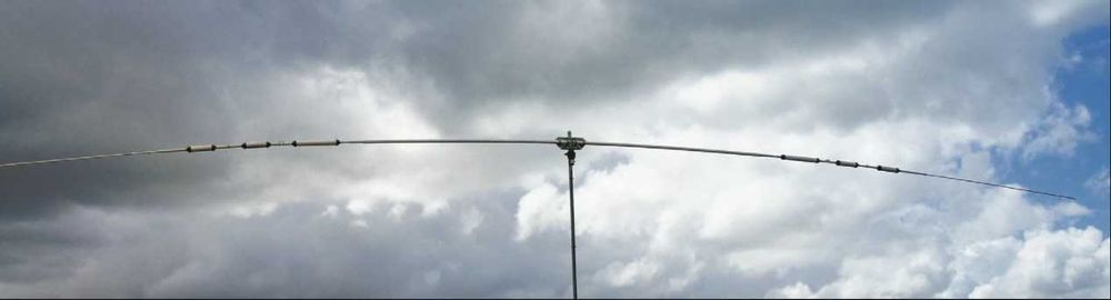 Antena HF COMET H-422 - Bandas: 7/14/21/28 Mhz - 1 kW - Radioamador