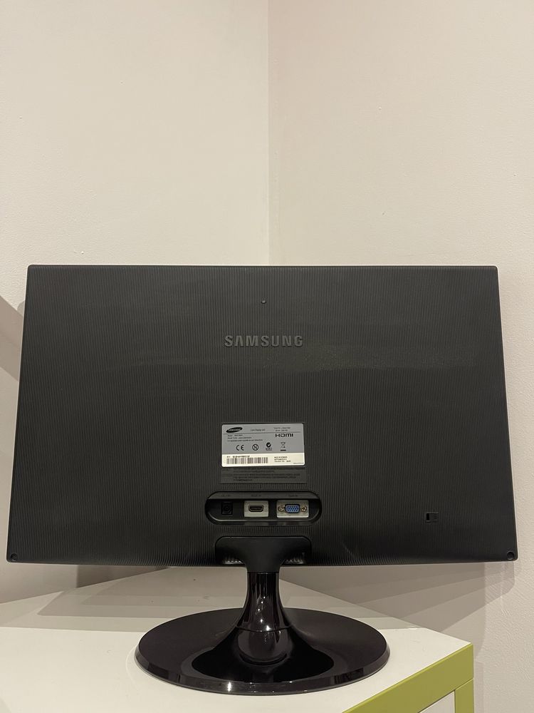 Samsung S24C300H (HDMI) czarno-czerwony