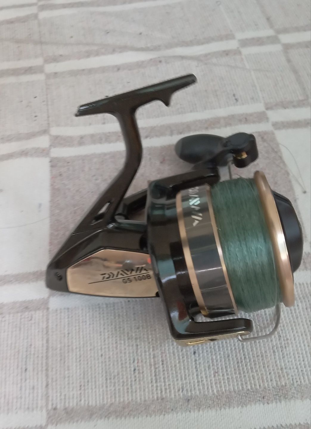 Vendo 2 canas de pesca, 3 carretes e alguns acessórios