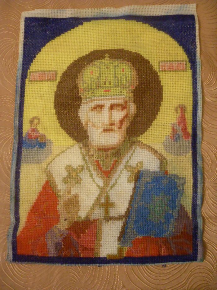 5 Вышивок крестом:  Святой Николай и 2узора на подушки для дивана и др