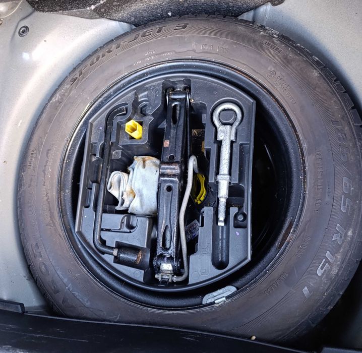 Peugeot 208 1.6 HDi (2012)