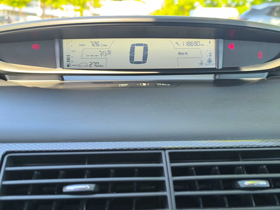 Citroën C4 1.6 HDi110cv  Ano 2005  poucos km reais  Revisões na marca