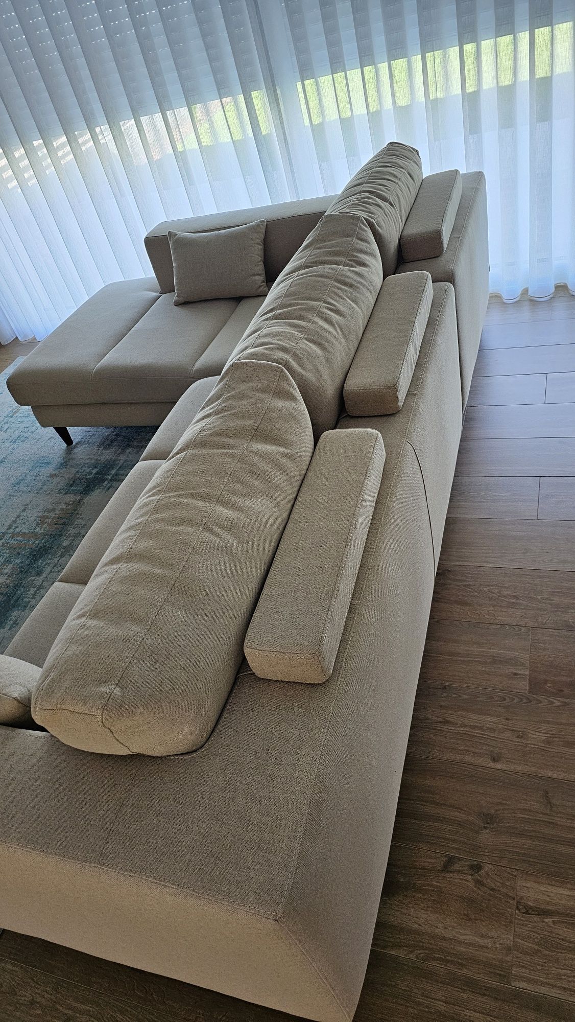 Sofá com chaise longue