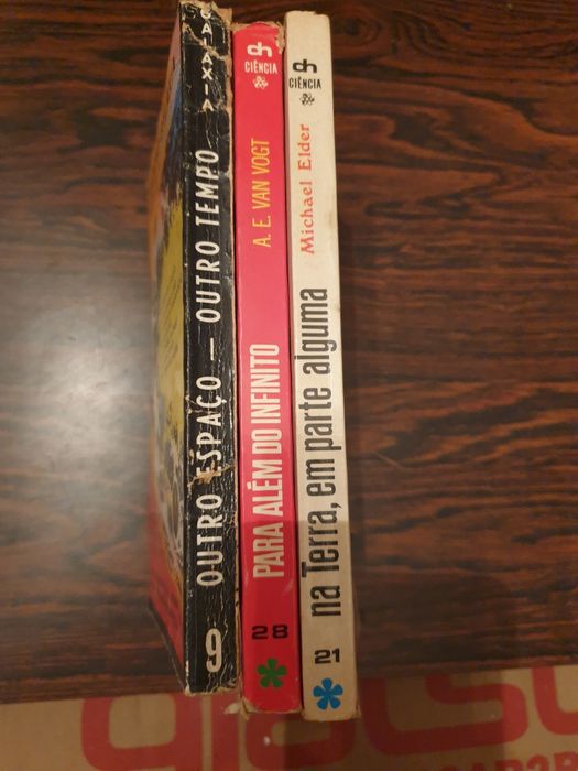 Livros antigos de ficção científica
