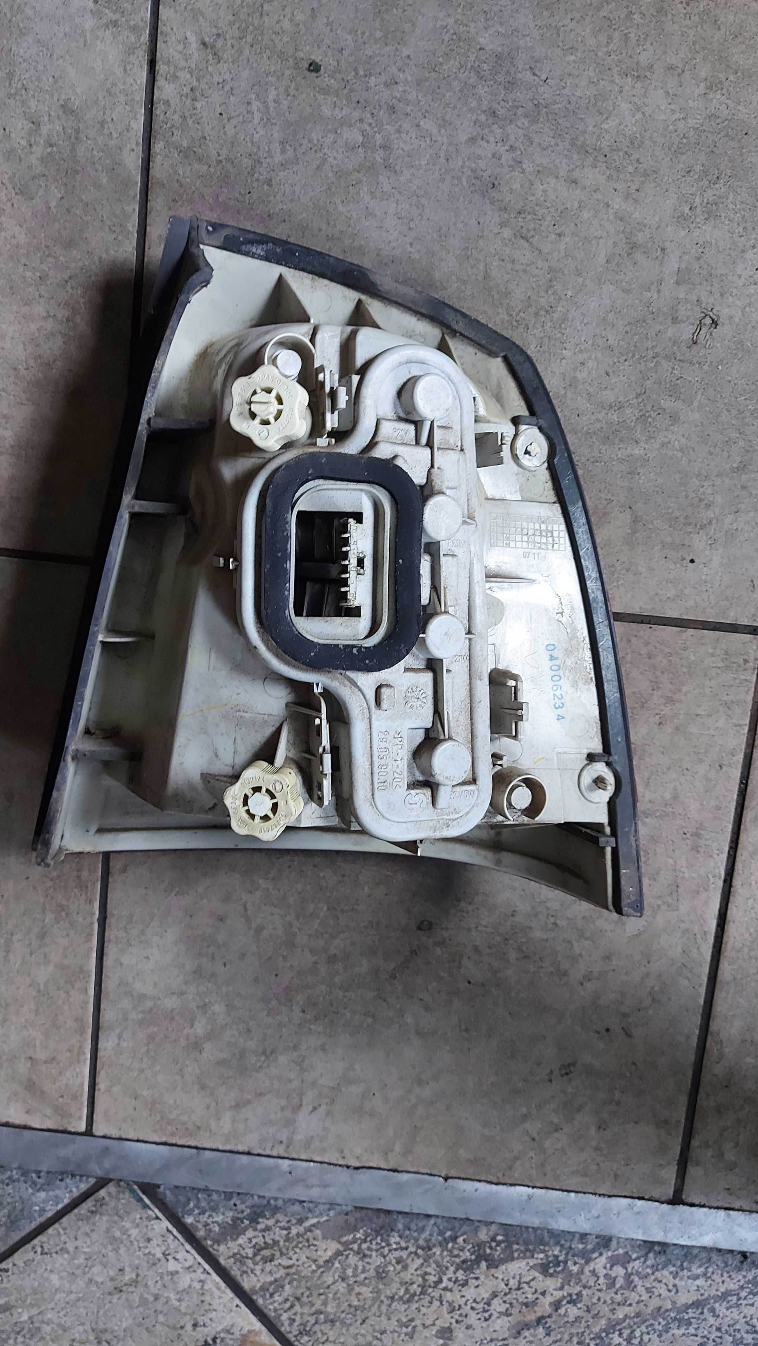 Opel Astra G II sedan lampa lewa tylna EU Fv transport/dostawa
