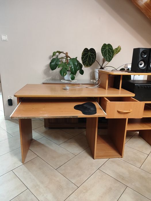 Biurko za darmo.Monitor gratis.