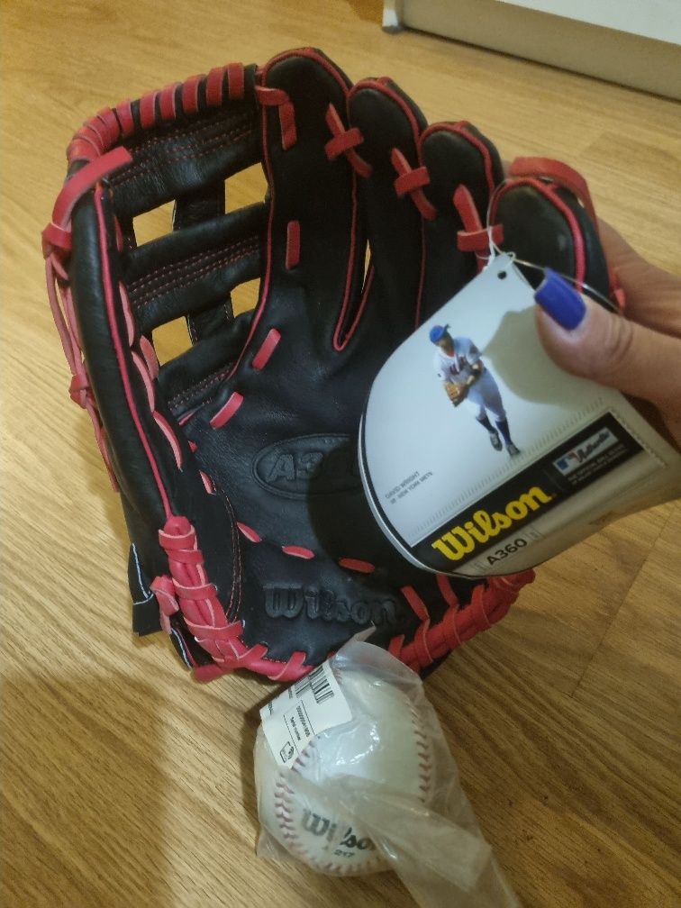 Luva basebol e bola wilson