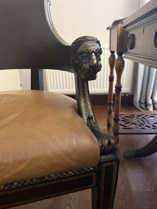 Крісло вінтажне, декор ЛАТУНЬ, ШКІРА