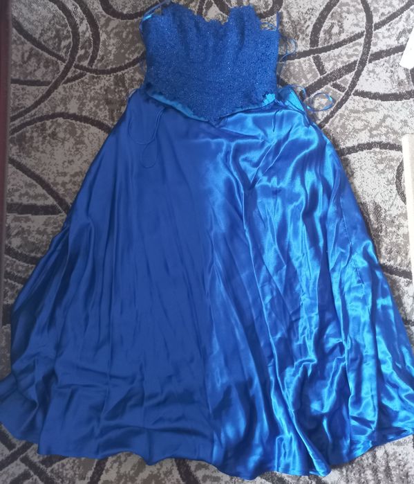 Сукня на випускний