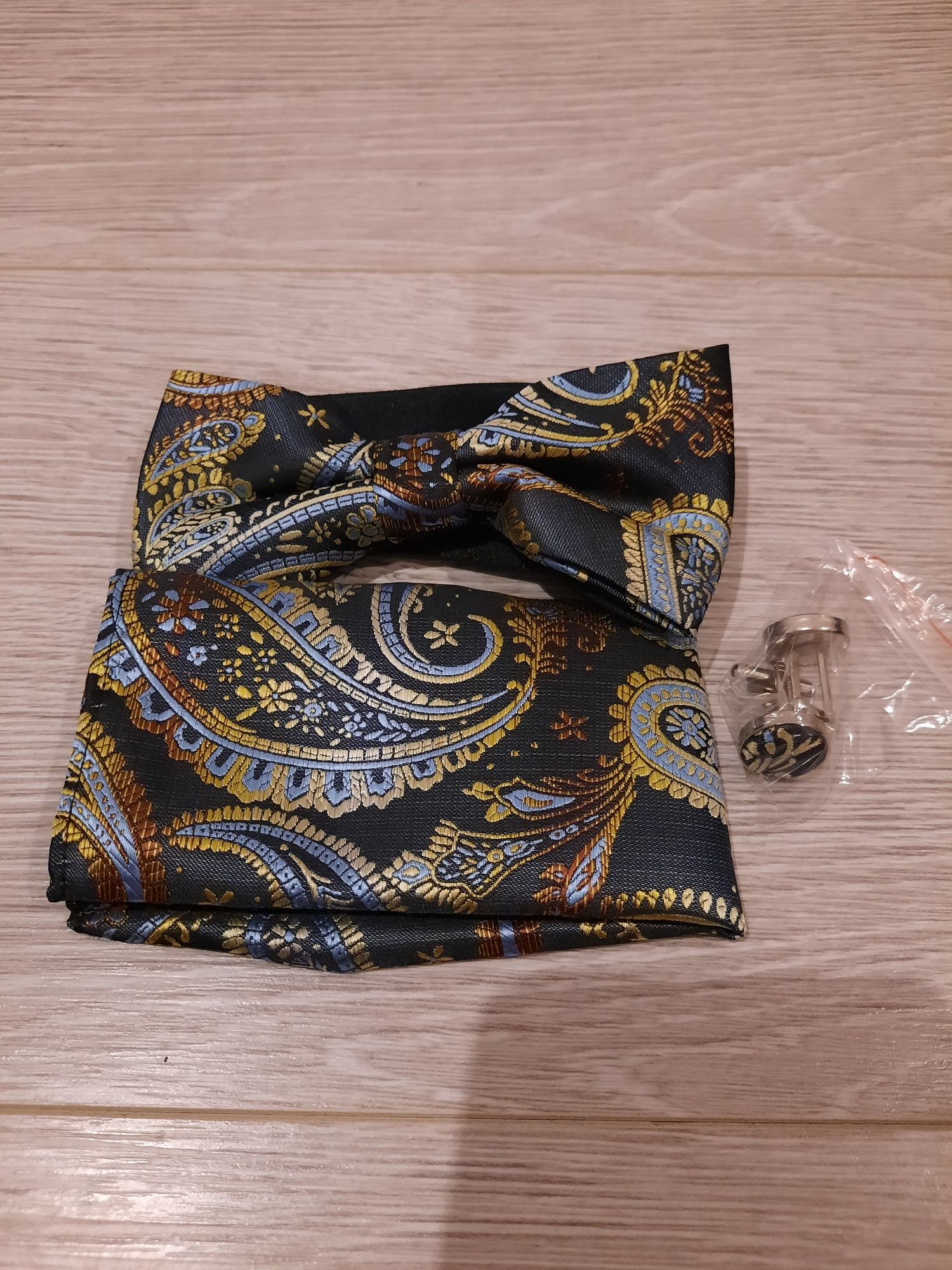 Zestaw męski muszka, poszetka, spinki do mankietów prezent święta stud